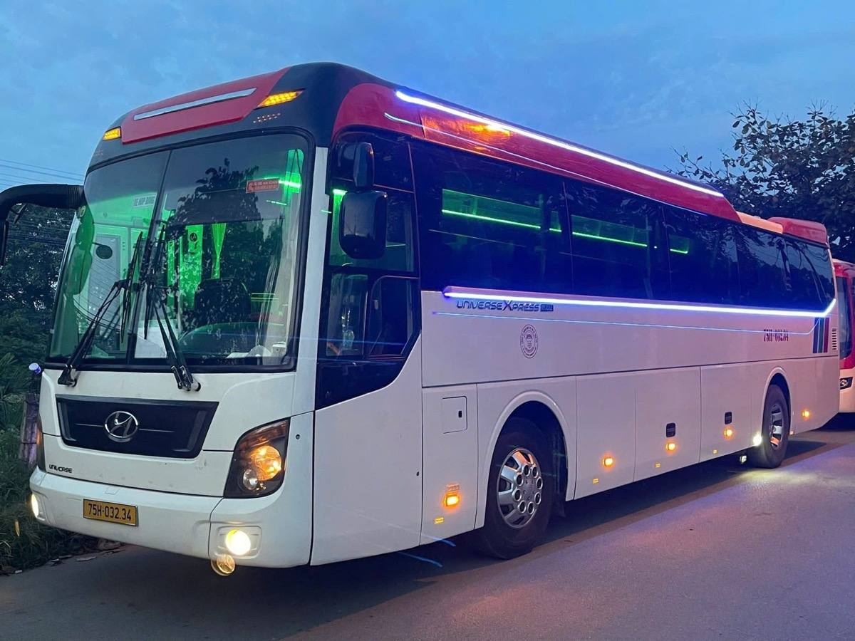Xe 45 chỗ Hyundai Universe